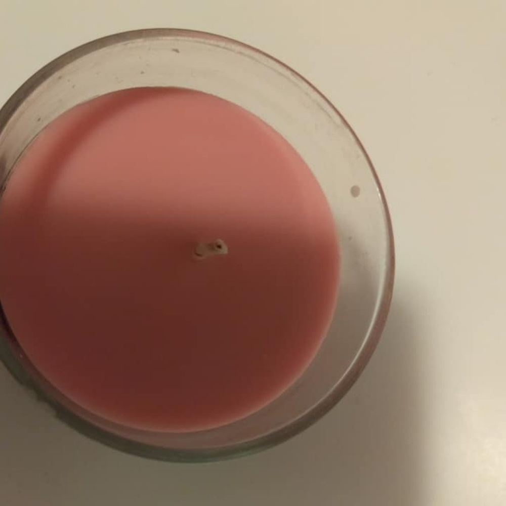 Yankee Candle. Fresh Cut Roses. - Picture 3 of 4